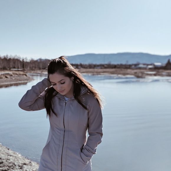 Meet your Posher, Alexandra - Picture 1 of 1